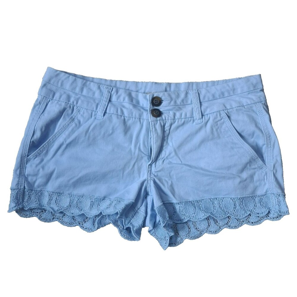 BKE Baby Blue Scalloped Crochet Lace Trim Cotton Shorts Size 28 Festival Cottage
